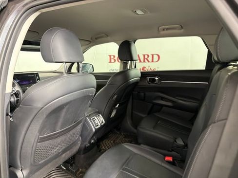 Used 2023 Kia Sorento EX AWD/4WD image 12