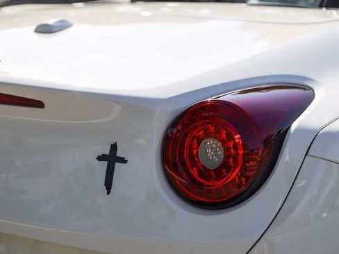 Used 2015 Ferrari California T RWD image 13