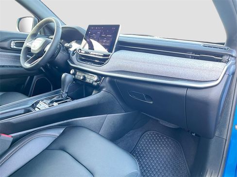 Used 2024 Jeep Compass Latitude image 26