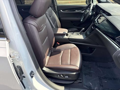Used 2024 Cadillac XT6 Premium Luxury w/ Technology Package FWD image 7