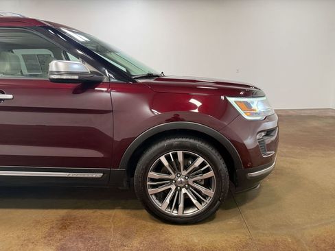 Used 2018 Ford Explorer Platinum AWD/4WD image 32