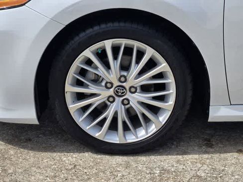 Used 2019 Toyota Camry XLE FWD image 8