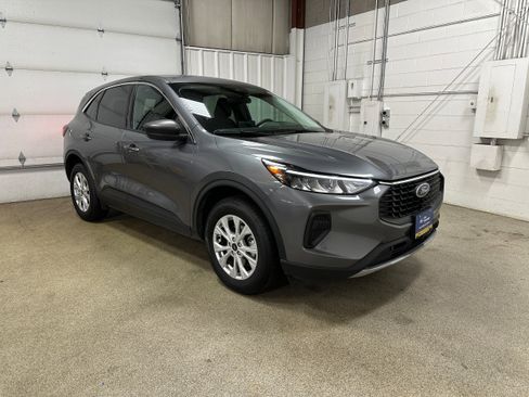 Certified 2024 Ford Escape Active image 3