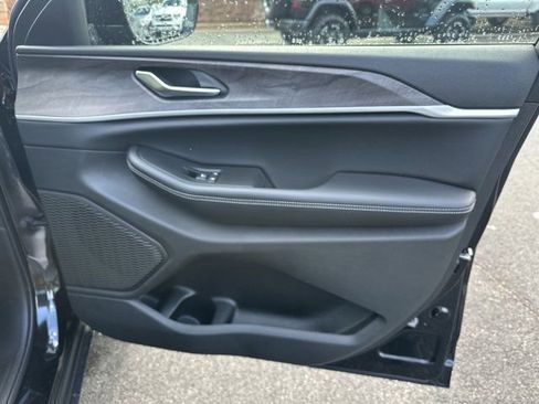 New 2025 Jeep Grand Cherokee L Limited w/ Black Appearance Package image 14