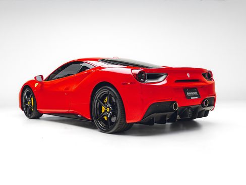 Used 2017 Ferrari 488 GTB RWD image 8