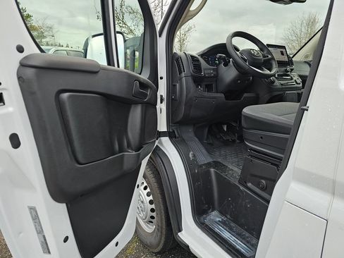 New 2024 RAM ProMaster 3500 w/ Delivery Van Package FWD image 18