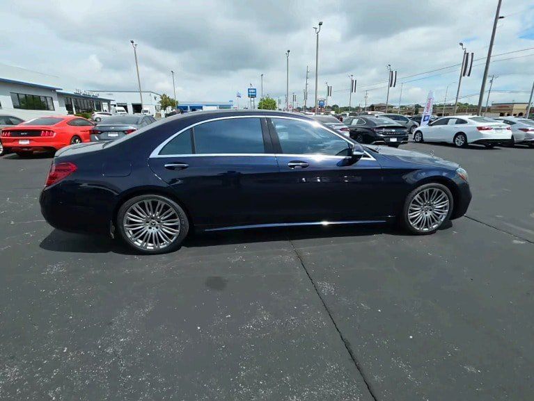 Used 2019 Mercedes-Benz S 560 Sedan image 3