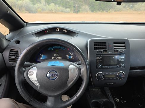 Used 2013 Nissan Leaf S FWD image 6