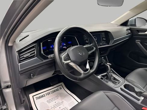 Used 2022 Volkswagen Jetta SE image 17