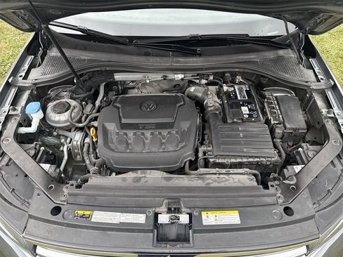 Used 2022 Volkswagen Tiguan SE w/ Panoramic Sunroof Package image 18