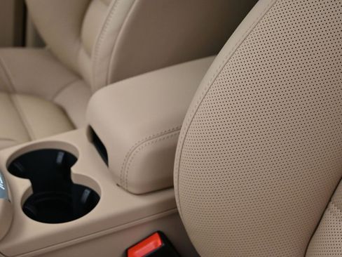 New 2026 Porsche Macan image 21