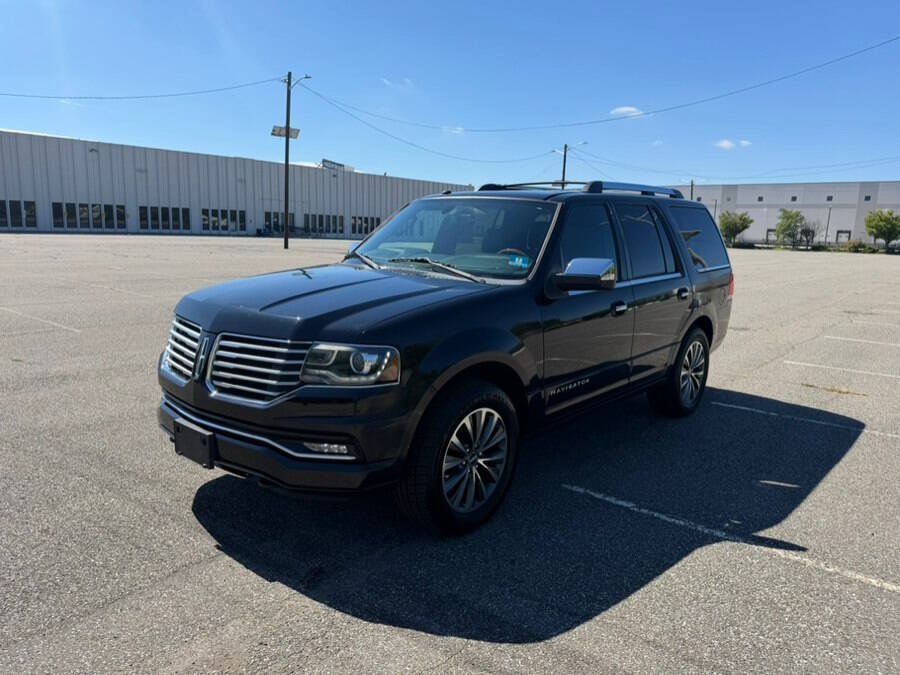 Used 2016 Lincoln Navigator Select AWD/4WD image 3
