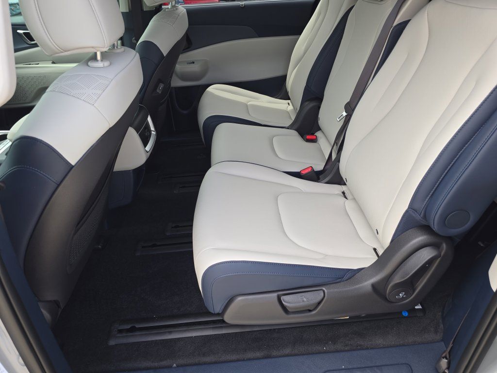 New 2026 Kia Carnival EX FWD image 17