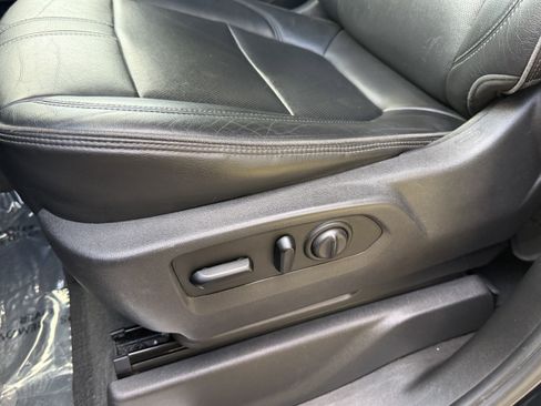 Used 2019 Chevrolet Silverado 1500 High Country w/ Technology Package AWD/4WD image 14