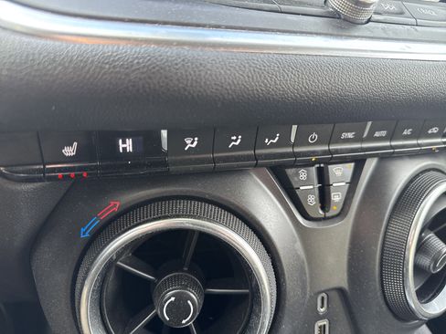 Used 2019 Chevrolet Blazer LT image 27