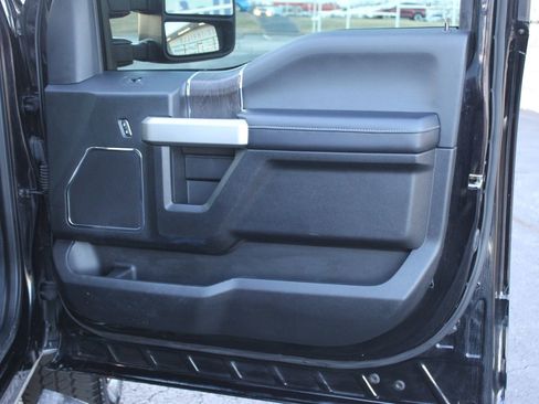 Used 2021 Ford F250 Lariat image 13