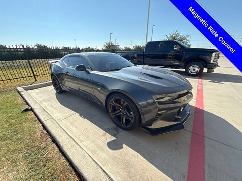 Used 2018 Chevrolet Camaro SS RWD image 9