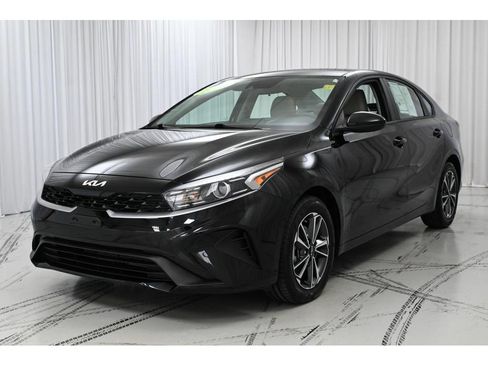 Used 2023 Kia Forte LXS FWD image 4