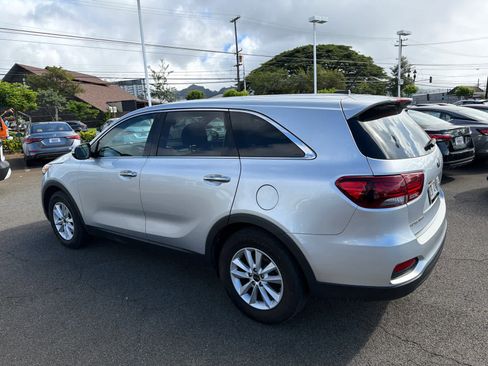 Used 2020 Kia Sorento LX image 4