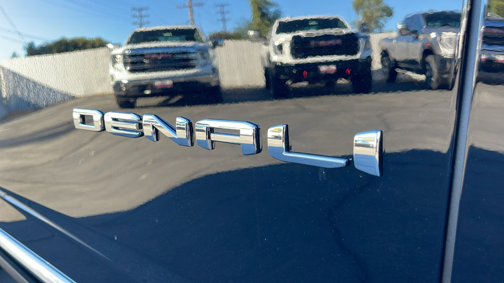 New 2026 GMC Yukon Denali w/ Denali Reserve Package AWD/4WD image 10