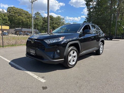 Used 2021 Toyota RAV4 XLE AWD/4WD image 2