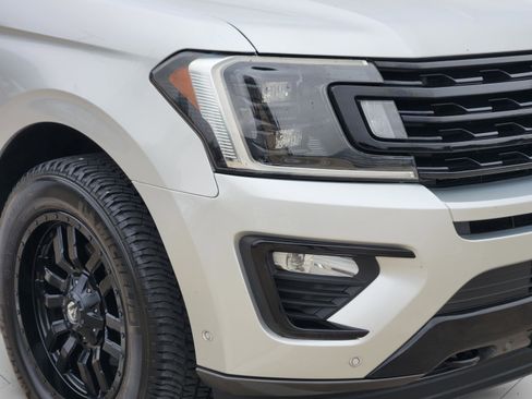 Used 2019 Ford Expedition Limited w/ Equipment Group 303A AWD/4WD image 34