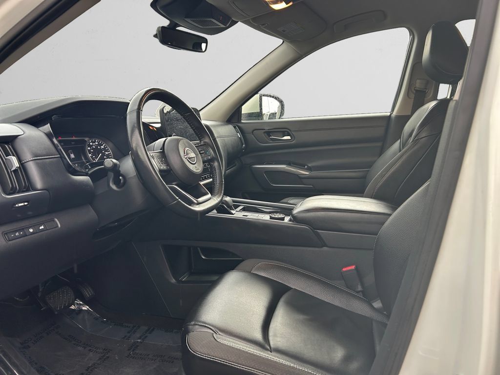 Used 2023 Nissan Pathfinder SL AWD/4WD image 17