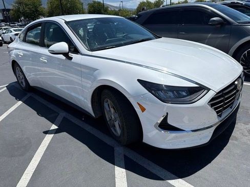 Used 2023 Hyundai Sonata SE FWD image 2