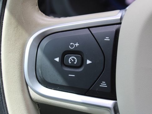 Used 2022 Volvo XC60 T8 Inscription Expression w/ Advanced Package image 14