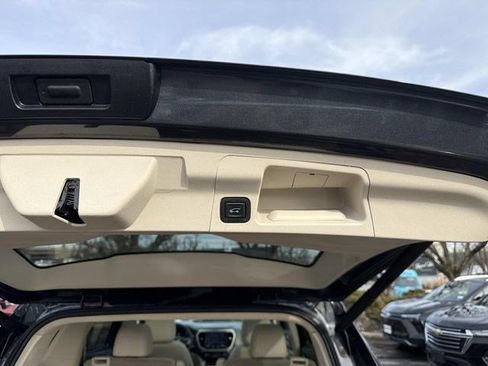 Used 2023 GMC Acadia Denali image 14