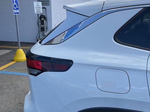 New 2026 Volkswagen Tiguan SE image 8