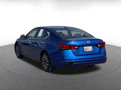 Used 2025 Nissan Altima 2.5 SV image 11