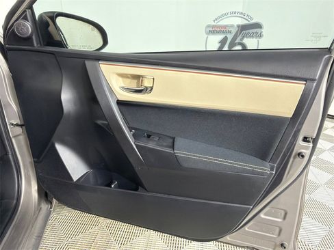 Used 2016 Toyota Corolla LE image 12