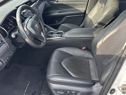Used 2020 Toyota Camry XSE image 9