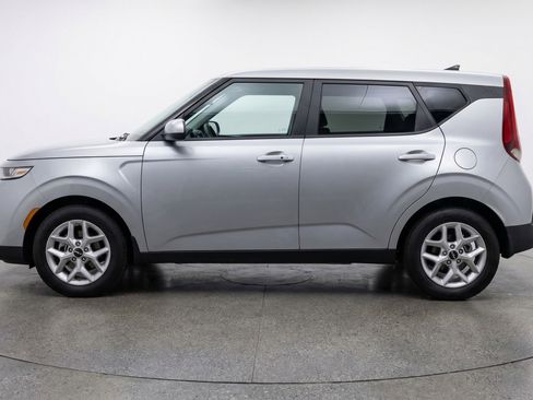 Used 2025 Kia Soul LX w/ LX Technology Package image 5