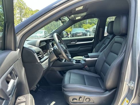 Used 2025 GMC Terrain Elevation w/ Elevation Premium Package AWD/4WD image 19