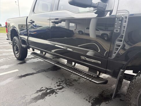 Used 2023 Ford F250 Lariat w/ Lariat Ultimate Package AWD/4WD image 7