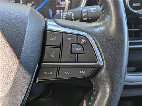 Used 2020 Toyota Highlander XLE image 14