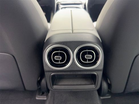 Used 2025 Mercedes-Benz C 300 Sedan image 64
