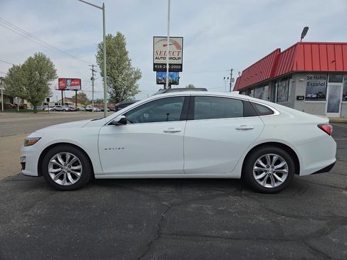 Used 2022 Chevrolet Malibu LT FWD image 1