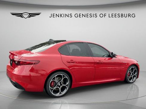Used 2023 Alfa Romeo Giulia Veloce RWD image 5