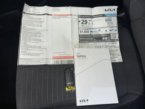 Used 2023 Kia Seltos S image 14