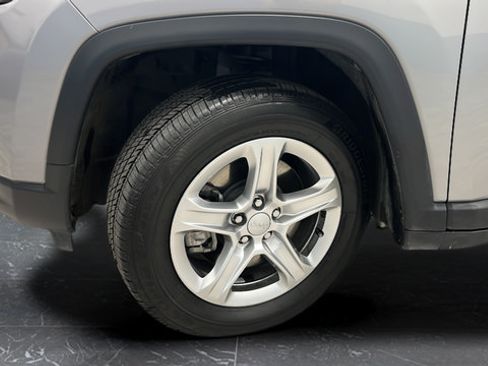 Used 2023 Jeep Compass Latitude AWD/4WD image 32