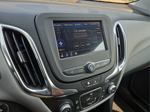 Used 2022 Chevrolet Equinox LS w/ LS Convenience Package AWD/4WD image 16