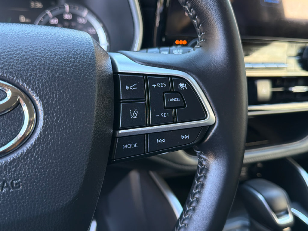 Used 2025 Toyota Highlander XLE AWD/4WD image 27