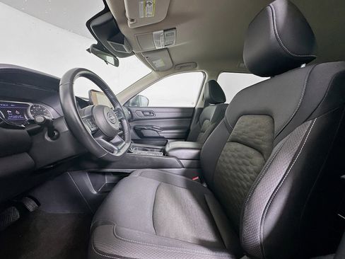 Used 2024 Nissan Pathfinder SV image 13