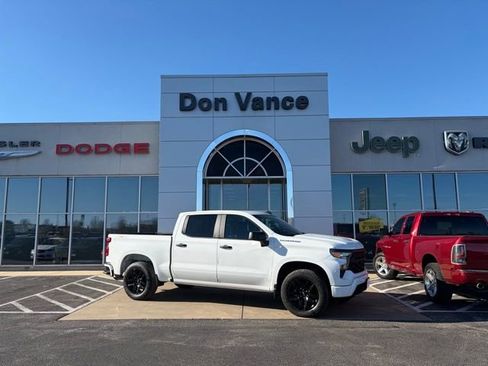 Used 2022 Chevrolet Silverado 1500 Custom image 1