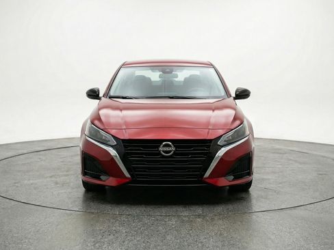 Used 2025 Nissan Altima 2.5 SV image 2