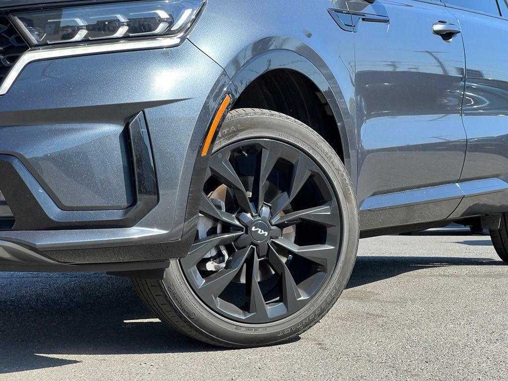 Certified 2023 Kia Sorento SX AWD/4WD image 2