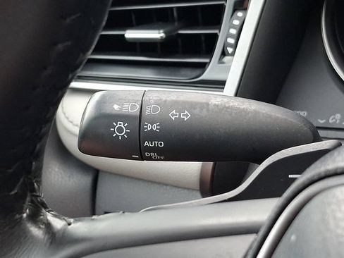 Used 2022 Toyota Camry SE FWD image 25
